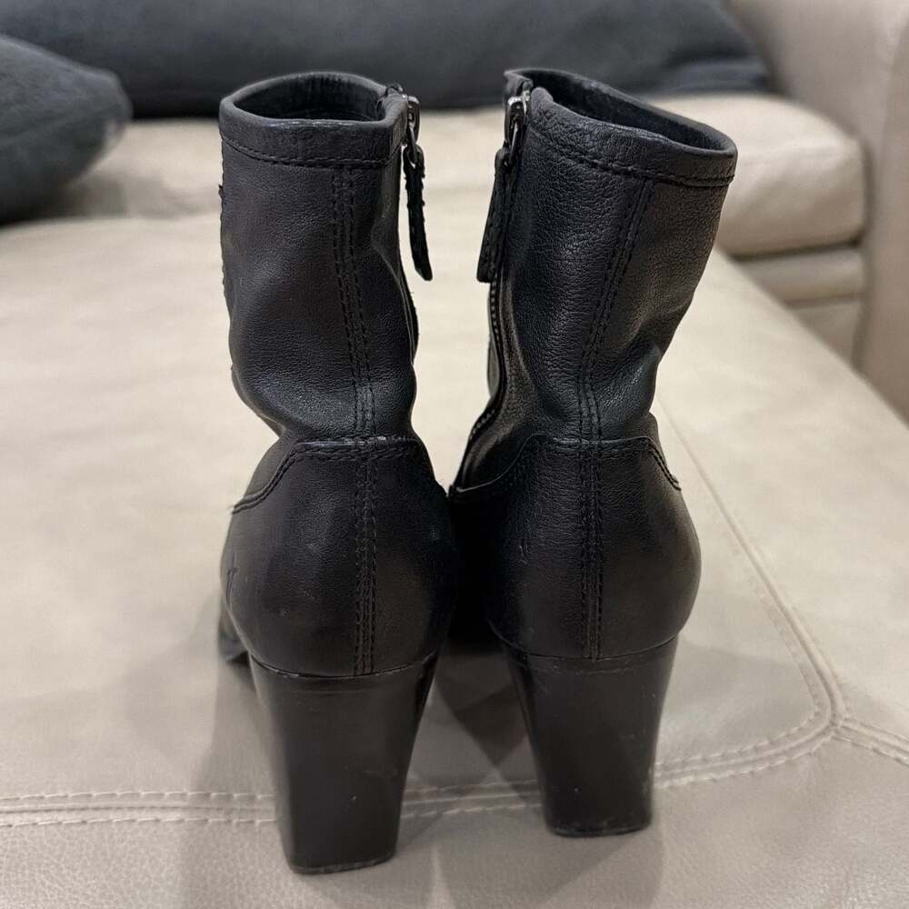 SALE❤️ Frye Patty Artisan Zip Black Leather Block Heel Ankle Booties - Picture 5 of 10